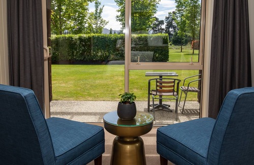 Albert Town House | Maple Lodge: Perfect for Weddings, Families & Ocean Views