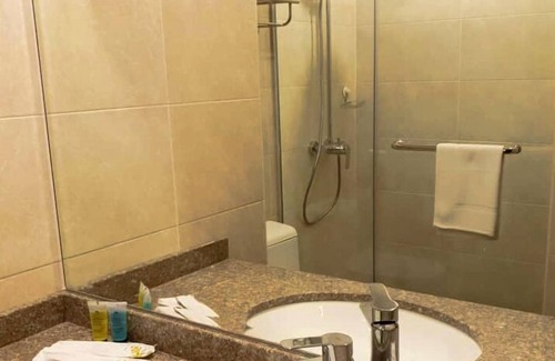 Batu Pahat Hotel | Discover Maple Lodge: Family-Friendly with Great Amenities
