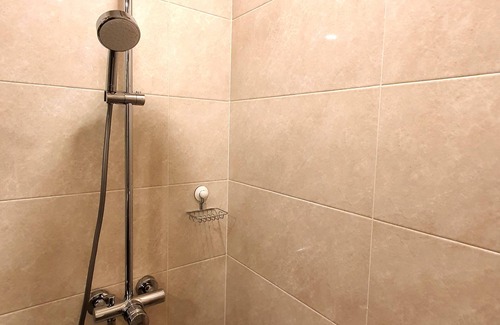Batu Pahat Hotel | Discover Maple Lodge: Family-Friendly with Great Amenities