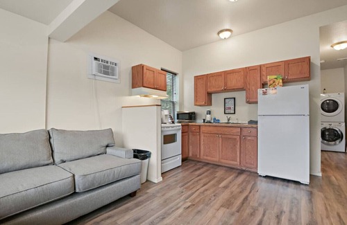 West Central Apartment | Maple Manor Urban Sanctuary