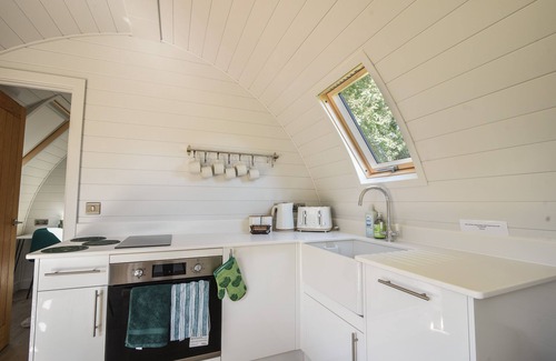 Bridport Cottage | Pet-Friendly Maple Cottage in Scenic Charmouth