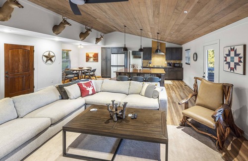 Elgin Cabin | Scenic Maple Ridge Cabins: Family-Friendly Retreat