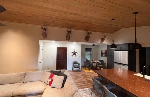 Elgin Cabin | Scenic Maple Ridge Cabins: Family-Friendly Retreat