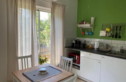 Rosh Pinna Apartment | Maple's Place - Guest Rated 10/10 with Hot Tub & Breakfast