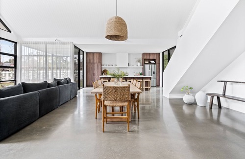 Berry House | Discover The Loft at Maple Cottages with Pool & Spa