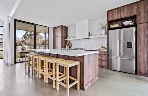Berry House | Discover The Loft at Maple Cottages with Pool & Spa