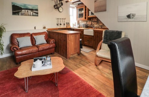 Morpeth House | Maple Tree Cottage: Family and Pet Friendly Retreat