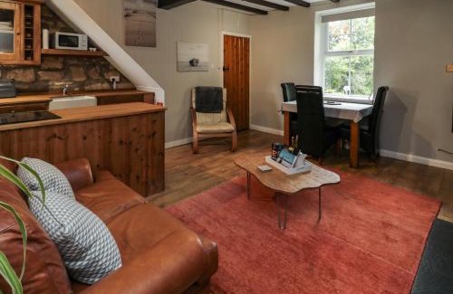 Morpeth House | Maple Tree Cottage: Family and Pet Friendly Retreat