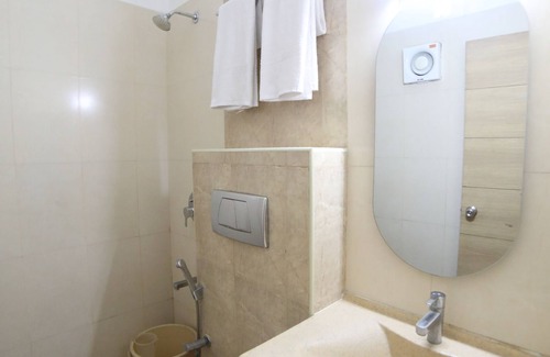 Vadapalani Hotel | Cozy Maple Tree Hotels: Family-Friendly & Accessible Stay