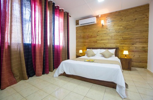 Mount Lavinia Hotel | Ocean View at Maple Tree Residencies with Breakfast Included