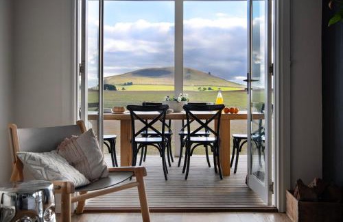 Newlyn North House | Family-Friendly Retreat at Mapledurham - 4-Star Comfort Awaits