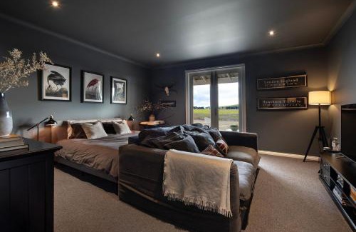 Newlyn North House | Family-Friendly Retreat at Mapledurham - 4-Star Comfort Awaits