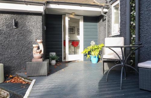 Marlpool House | Discover Maples Annex: Family-Friendly & Pet Welcoming Stay