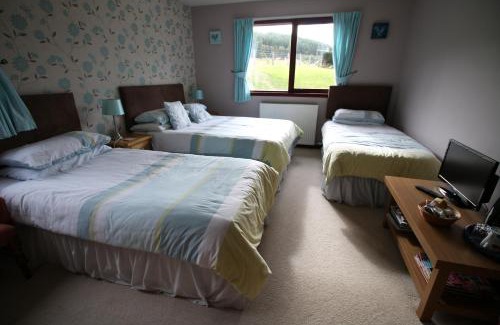 Logie Coldstone Bed & Breakfast | Cozy Mapleview Bed and Breakfast with Delicious Breakfast