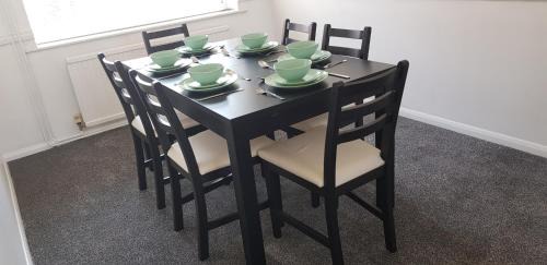Leicester Apartment | Discover Maplewell House: Family-Friendly Retreat Awaits