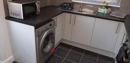 Leicester Apartment | Discover Maplewell House: Family-Friendly Retreat Awaits