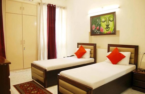 South Extension House | Maplewood Guest House: Cozy Retreat in Neeti Bagh, Delhi