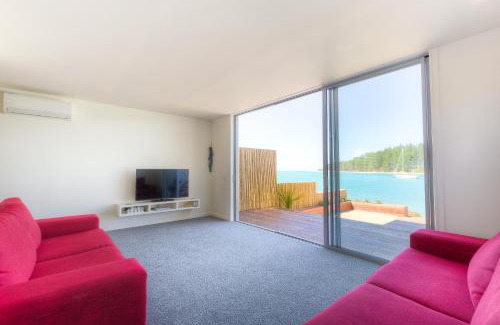 Mapua Apartment | Stunning Oceanfront Mapua Wharfside Apartments - 4 Star Stay