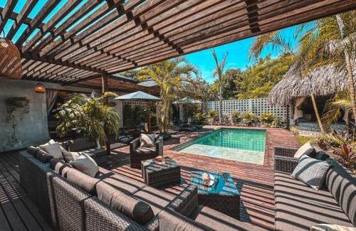 Palomino House | Idyllic MAPUWI: Oceanfront Getaway with Pool & Dining