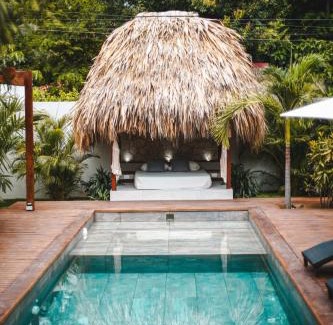 Palomino House | Idyllic MAPUWI: Oceanfront Getaway with Pool & Dining