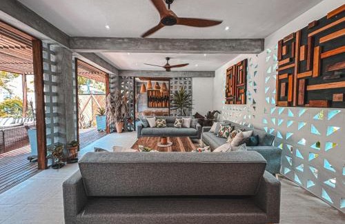 Palomino House | Idyllic MAPUWI: Oceanfront Getaway with Pool & Dining