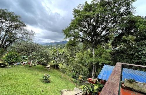 Dagua House | Family-Friendly Cabaña María Ce with Hot Tub and Kitchen