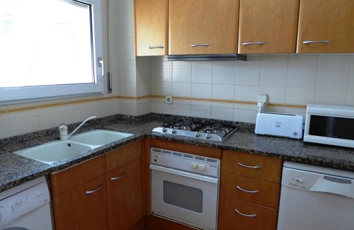 Llanca Apartment | Oceanfront Retreat: Marítim I Àtic, Rated 9/10 by Guests