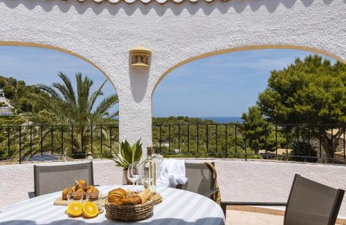 Mar Azul Villa | Oceanfront Retreat at Mar Azul - 4-Star, Rated 9/10