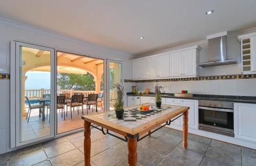Mar Azul Villa | Discover Mar Azul: A Pet-Friendly 4-Star Retreat