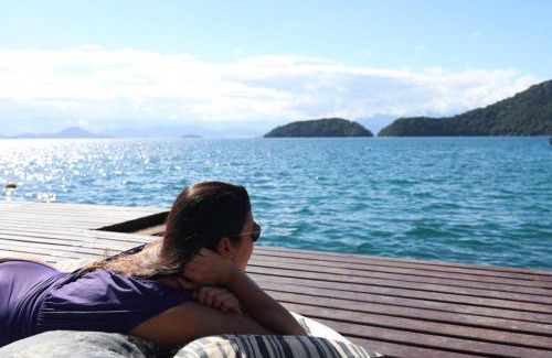 Praia de Aracatiba Hotel | Oceanfront Relaxation at Mar da Lua with Pool & Breakfast