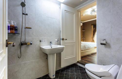 Jungmun House | Family-Friendly Retreat at Mar En Luz - 4-Star Comfort
