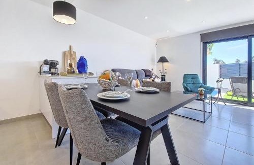 Los Alcazares Villa | Oceanfront Bliss at Mar Menor Sea View - 4-Star Stay
