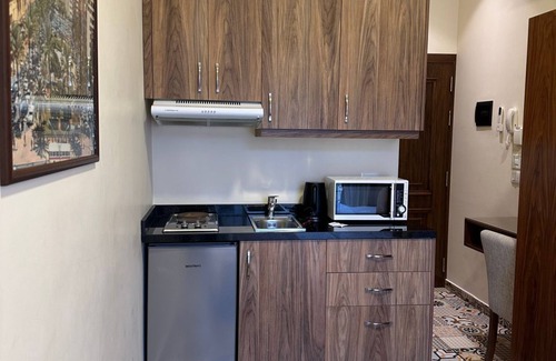 Beirut Apartment | Cozy Mar Mkhayel Studios: Family-Friendly with Breakfast