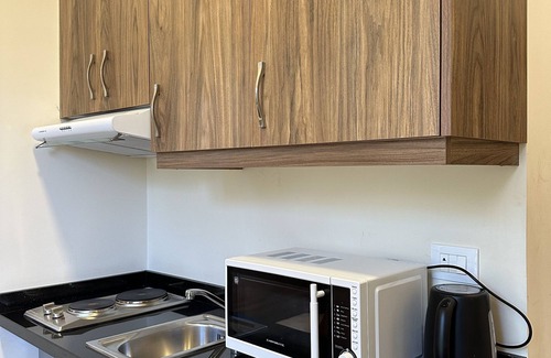 Beirut Apartment | Cozy Mar Mkhayel Studios: Family-Friendly with Breakfast