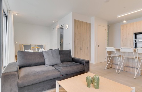Arco de Sao Jorge Apartment | Inviting Mar Yam View with Spa and Family Amenities