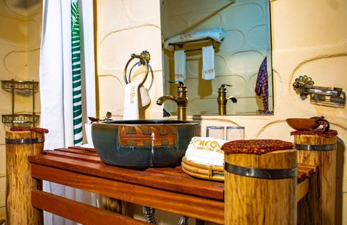 Ololaimutiek Cabin | Enchanting Mara Chui Resort: Family-Friendly Getaway