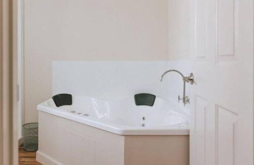 Stieglitz House | Mara House - Ideal for Families and Pet Lovers