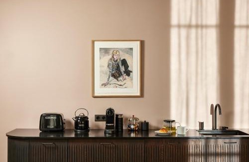 Enfants-Rouges Apartment | Elegant Marais Apartment with Child-Friendly Amenities