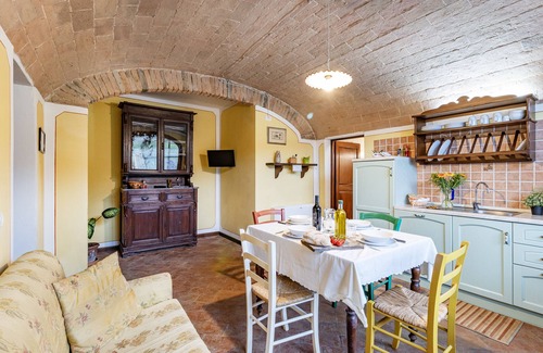 Castelfiorentino Apartment | Relaxing Stay at Maramaldo Morellino with Shared Pool in Chianti