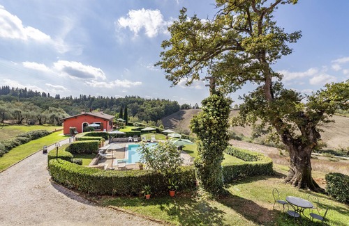 Castelfiorentino Apartment | Relaxing Stay at Maramaldo Morellino with Shared Pool in Chianti