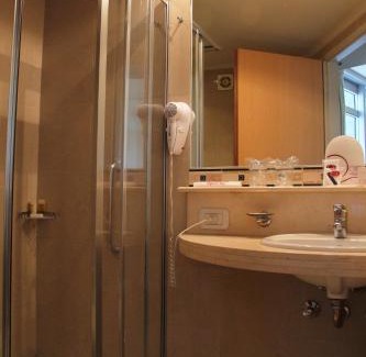Parana Hotel | Discover Maran Suites & Towers: Oceanfront Bliss Awaits