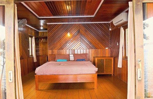 Maratua Island House | Cozy Maratua Guesthouse with Family-Friendly Amenities