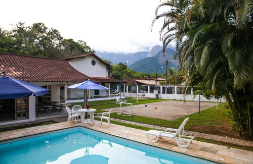 Guapimirim House | Experience Complete Leisure at Maravilhosa Casa with Pool