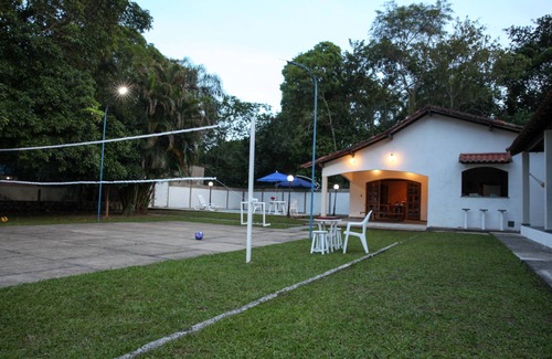 Guapimirim House | Experience Complete Leisure at Maravilhosa Casa with Pool