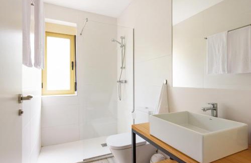 Genil Apartment | Family-Friendly Apartment in Realejo for 8 Guests