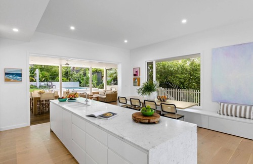 Avalon Beach House | Relax at Marbella Beach House with Oceanfront Views