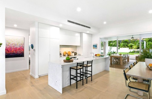 Avalon Beach House | Relax at Marbella Beach House with Oceanfront Views