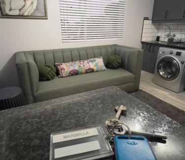 Flamingo Vlei Apartment | Stylish Studio Apartment in Blouberg - Rated 9.4/10