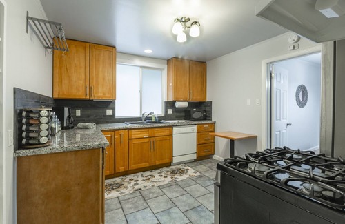 Redwood City House | Elegant 5BR Marbella Lane House with Spa & Hot Tub