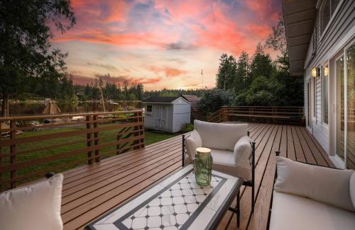 Maple Heights-Lake Desire House | #Marbella Lane - Hidden Gem on Scenic Shady Lake